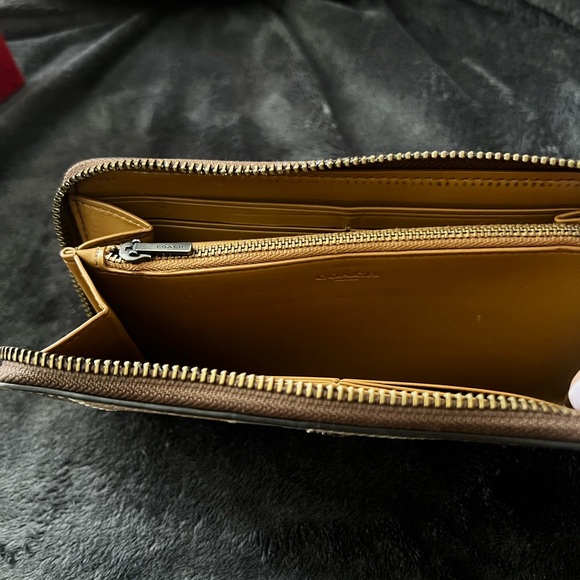 COACH Accordion Style Wallet with Signature Stitch Patchwork - Picture 5 of 8